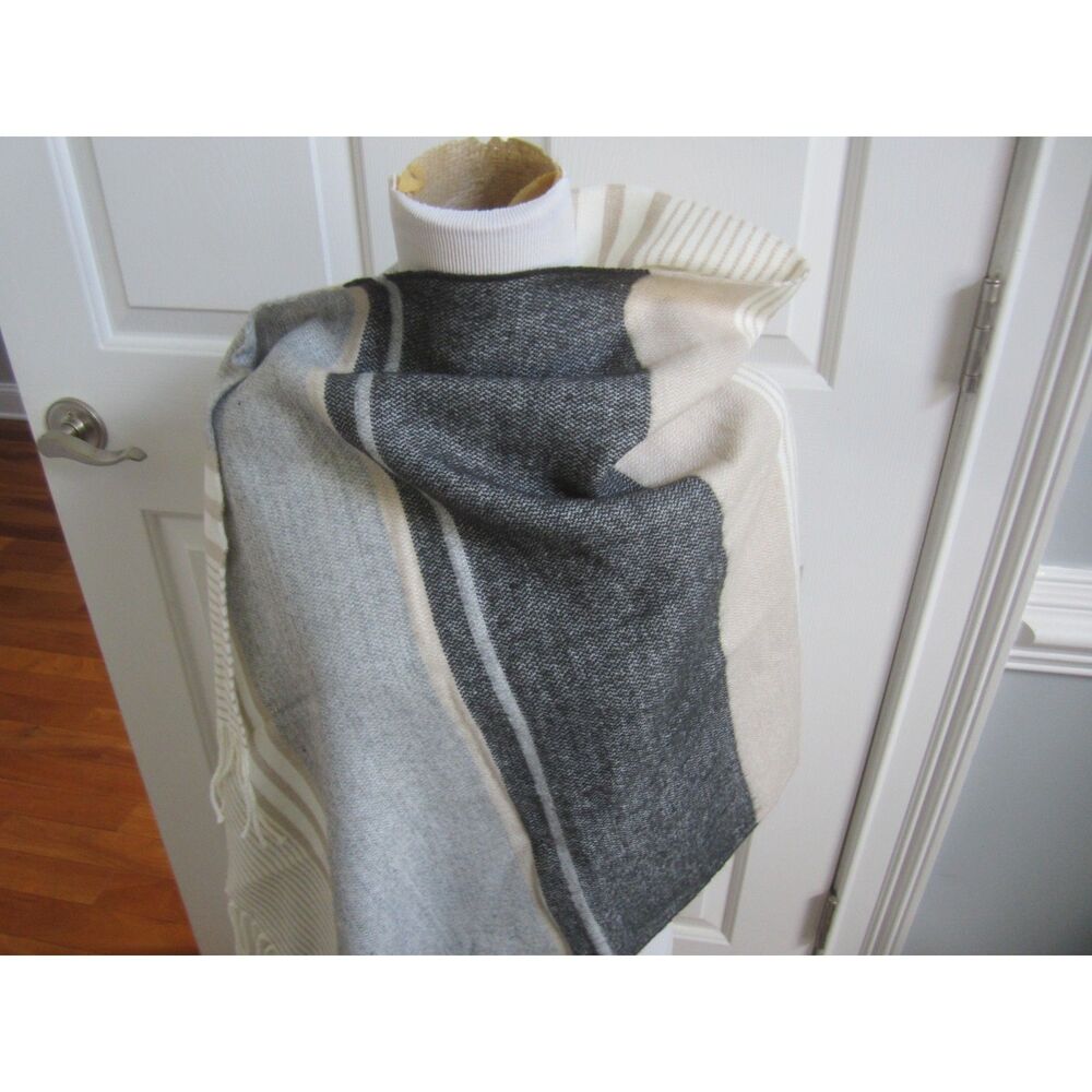 NEW CALVIN KLEIN GRAY - BEIGE & BLACK  FRINGED SCARF SUPER SOFT LARGE SIZE 24x76 - Picture 2 of 5